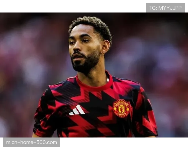 红魔球迷举旗事件引热议,库尼亚版耶稣像成争议焦点 红魔球迷举旗事件引热议,库尼亚版耶稣像成争议焦点